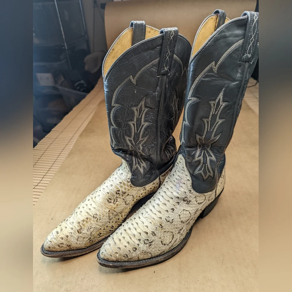 Tony Lama boots men's size 9D Genuine Exotic Ivory Snake Skin Western cowboy boo